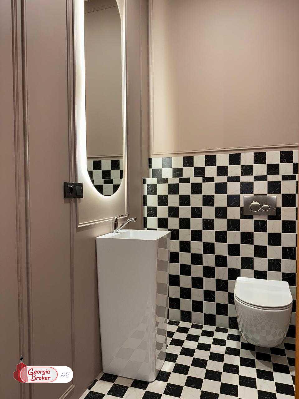 იყიდება ახალი გარემონტებული 8 ოთახიანი სახლი