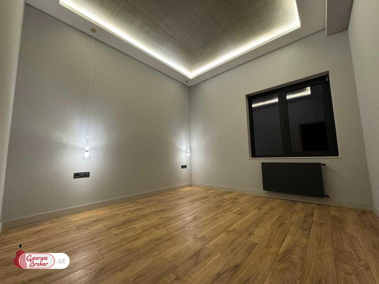 იყიდება ახალი გარემონტებული 8 ოთახიანი სახლი