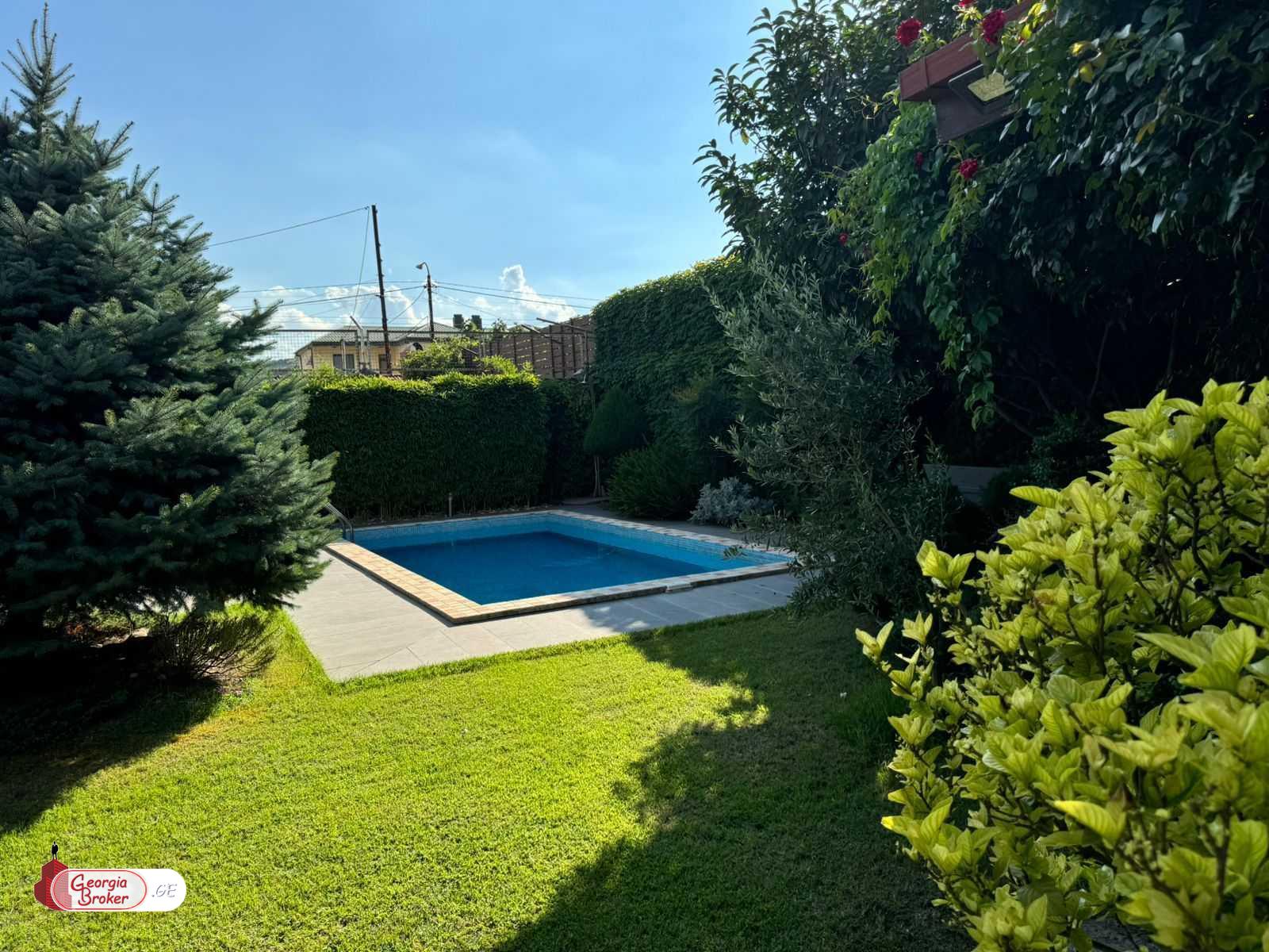 nearly repaired 7-room house for sale