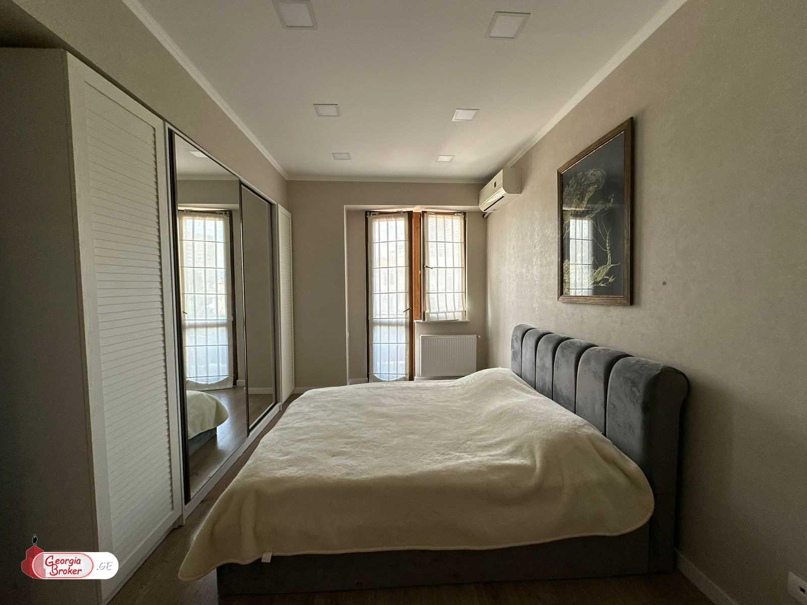 продается квартира с новым ремонтом 3-комнаты