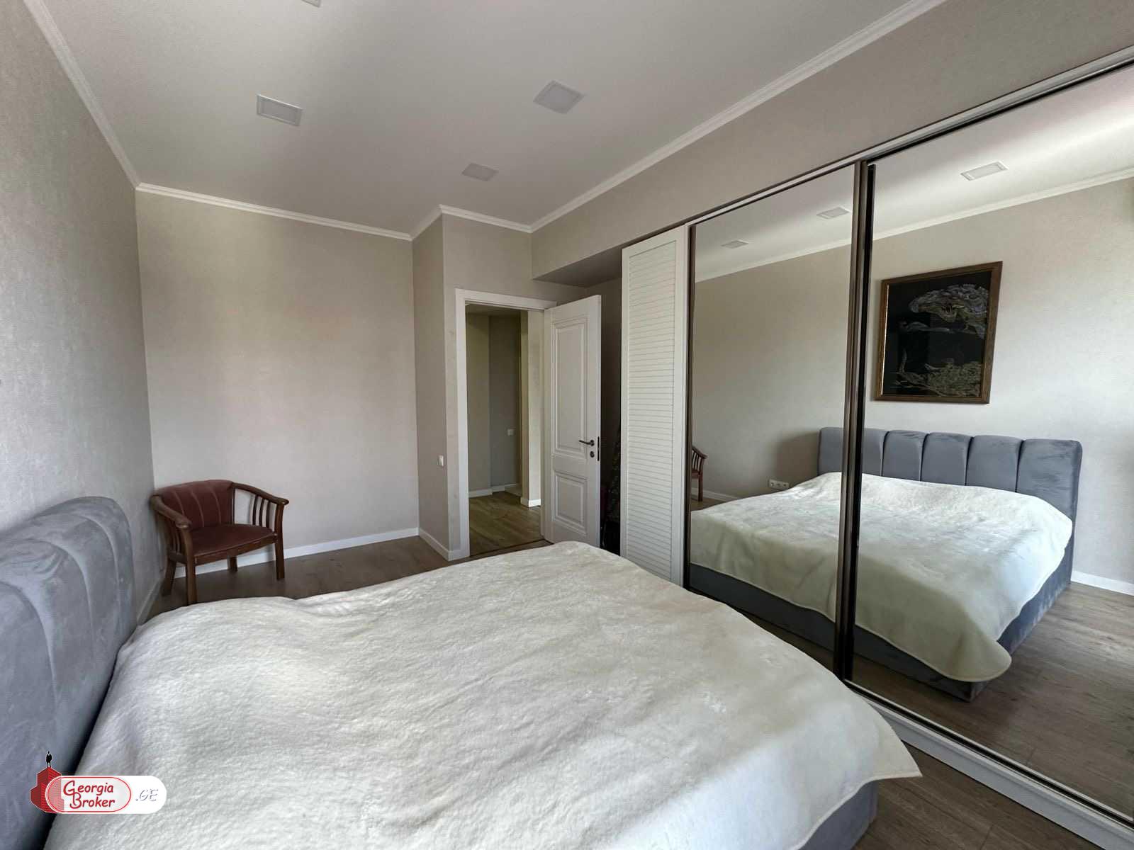 продается квартира с новым ремонтом 3-комнаты