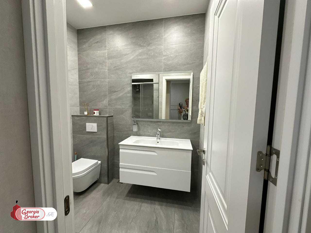 продается квартира с новым ремонтом 3-комнаты