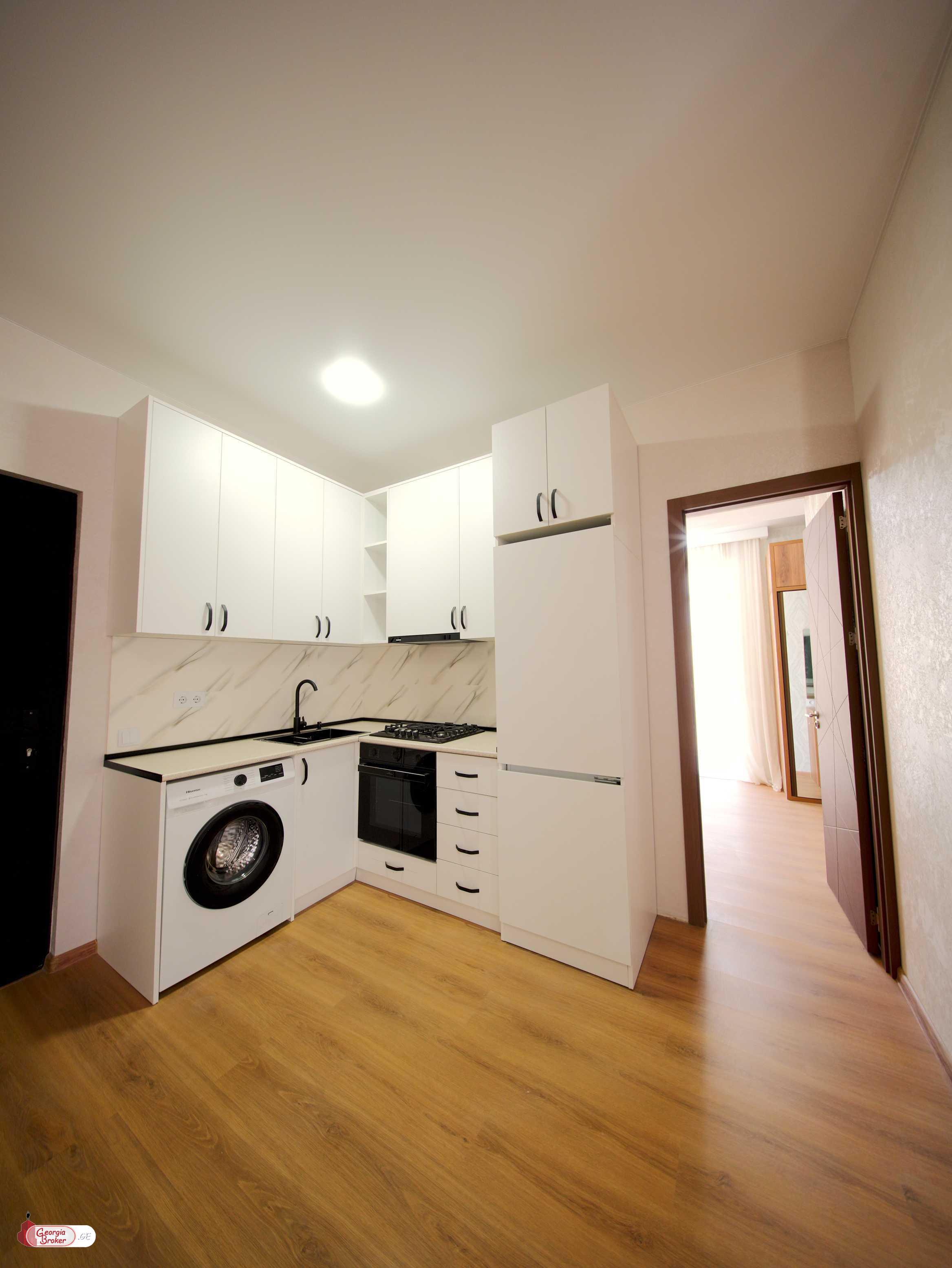 продается квартира с новым ремонтом 3-комнаты