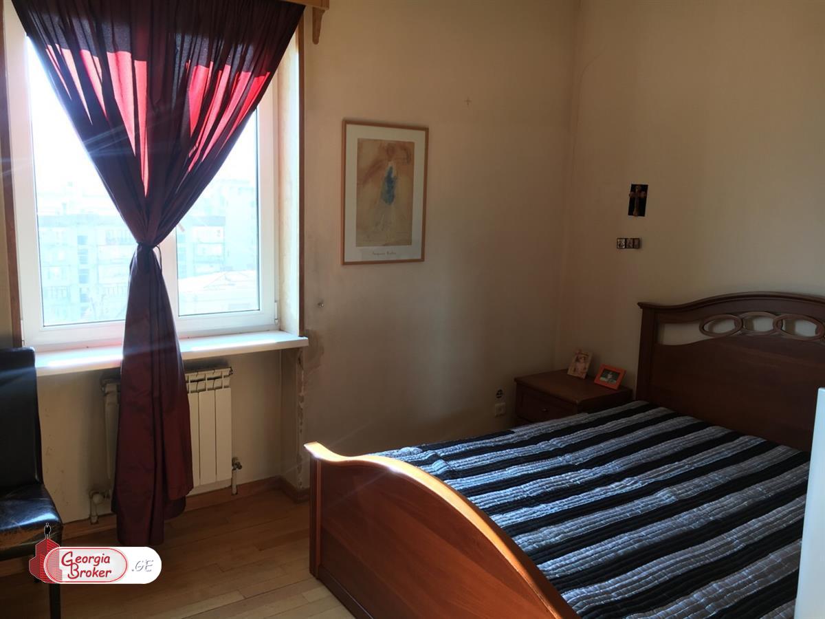 nearly repaired 6-room apartment for sale