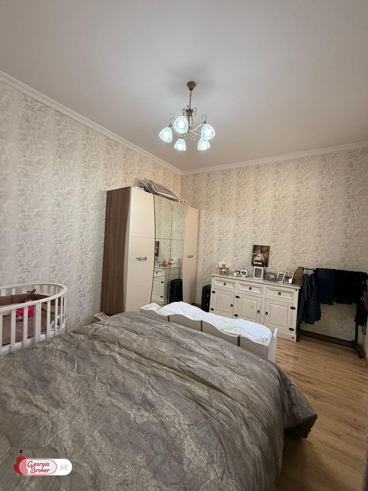 იყიდება ახალი გარემონტებული 4 ოთახიანი ბინა