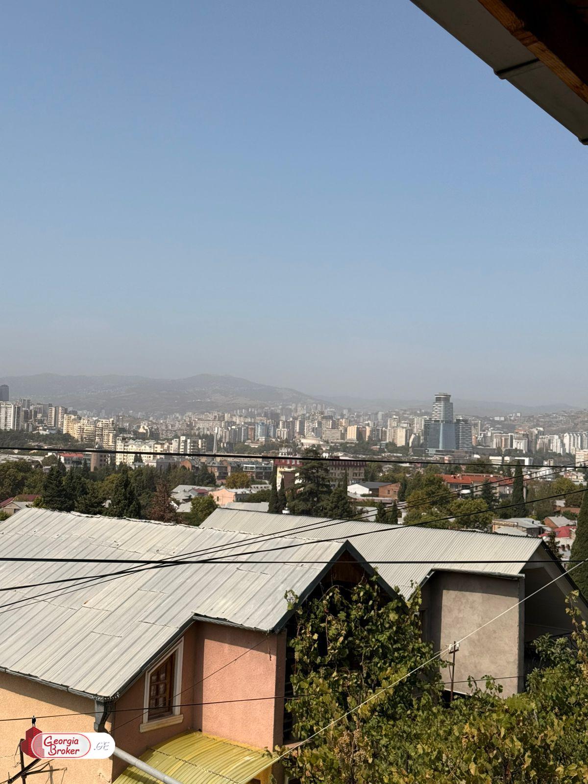 იყიდება ახალი გარემონტებული 4 ოთახიანი ბინა