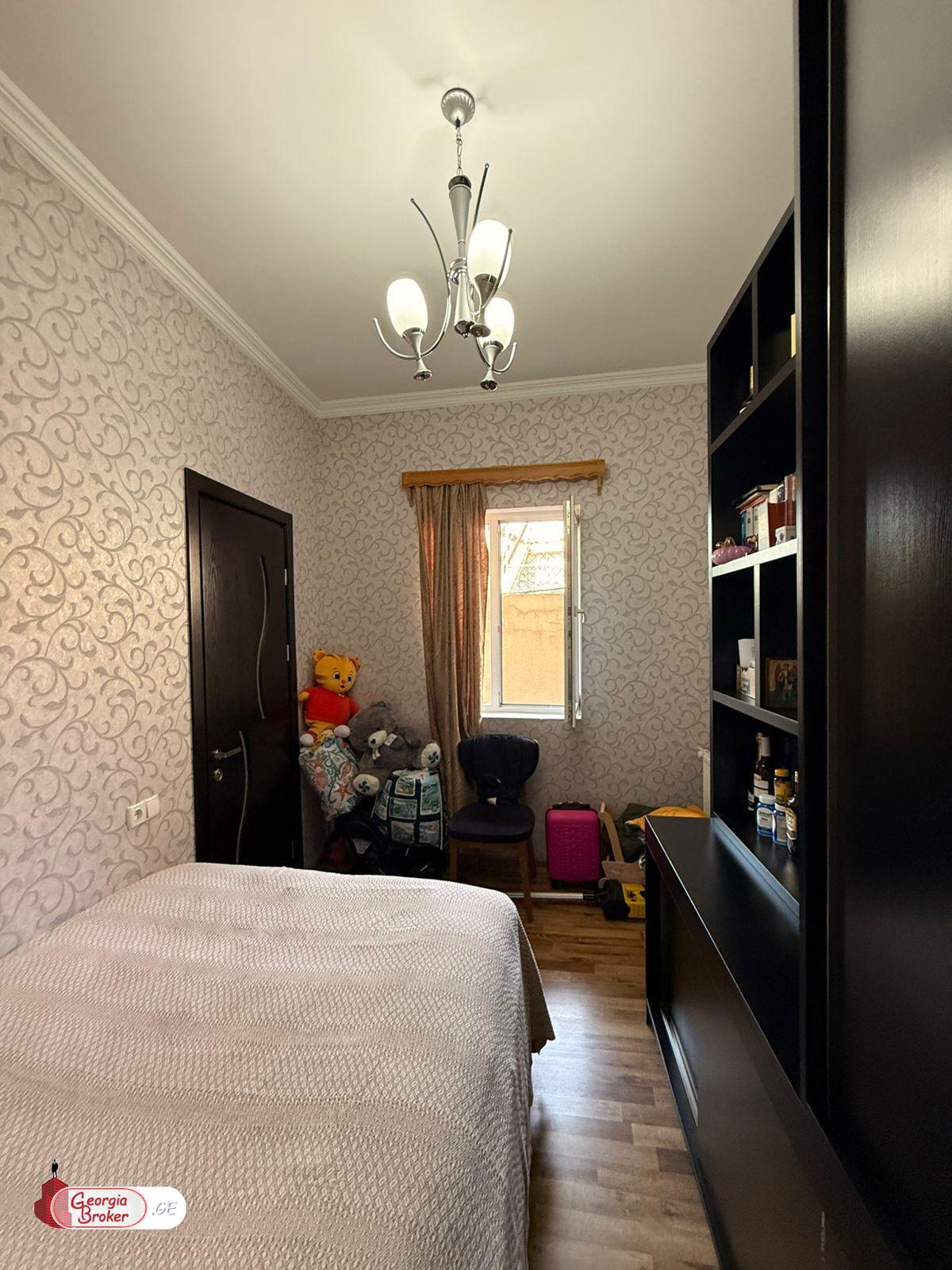 იყიდება ახალი გარემონტებული 4 ოთახიანი ბინა