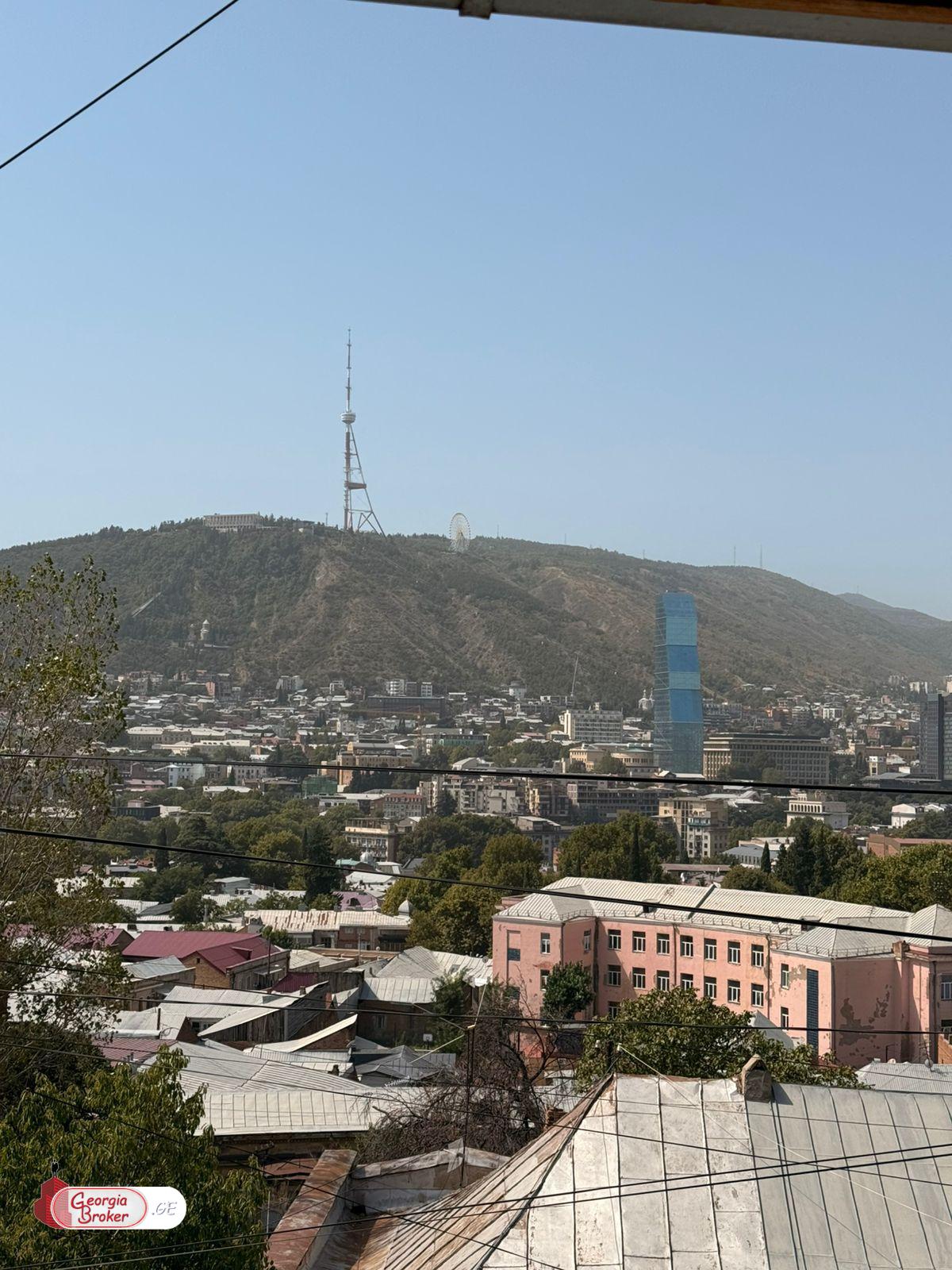 იყიდება ახალი გარემონტებული 4 ოთახიანი ბინა