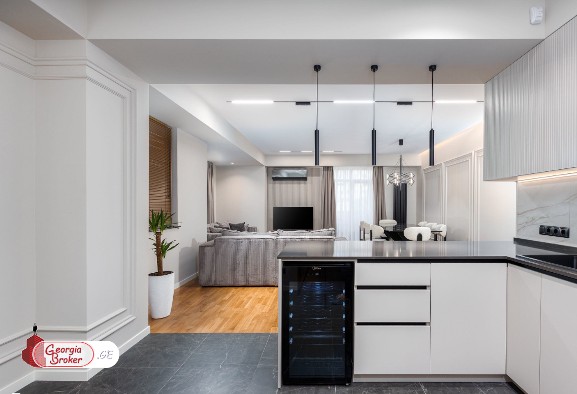 იყიდება ახალი გარემონტებული 4 ოთახიანი ბინა