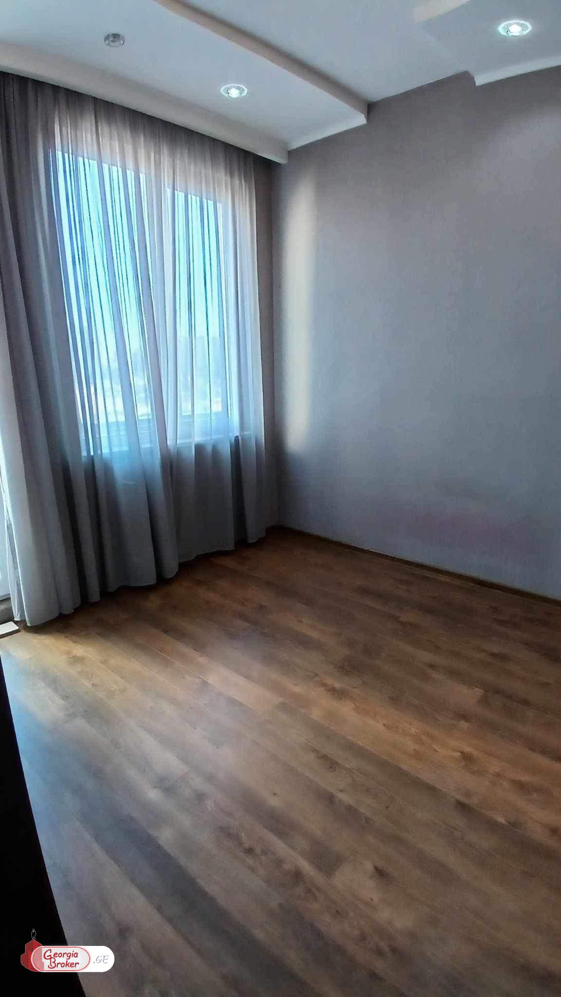 nearly repaired 3-room apartment for sale