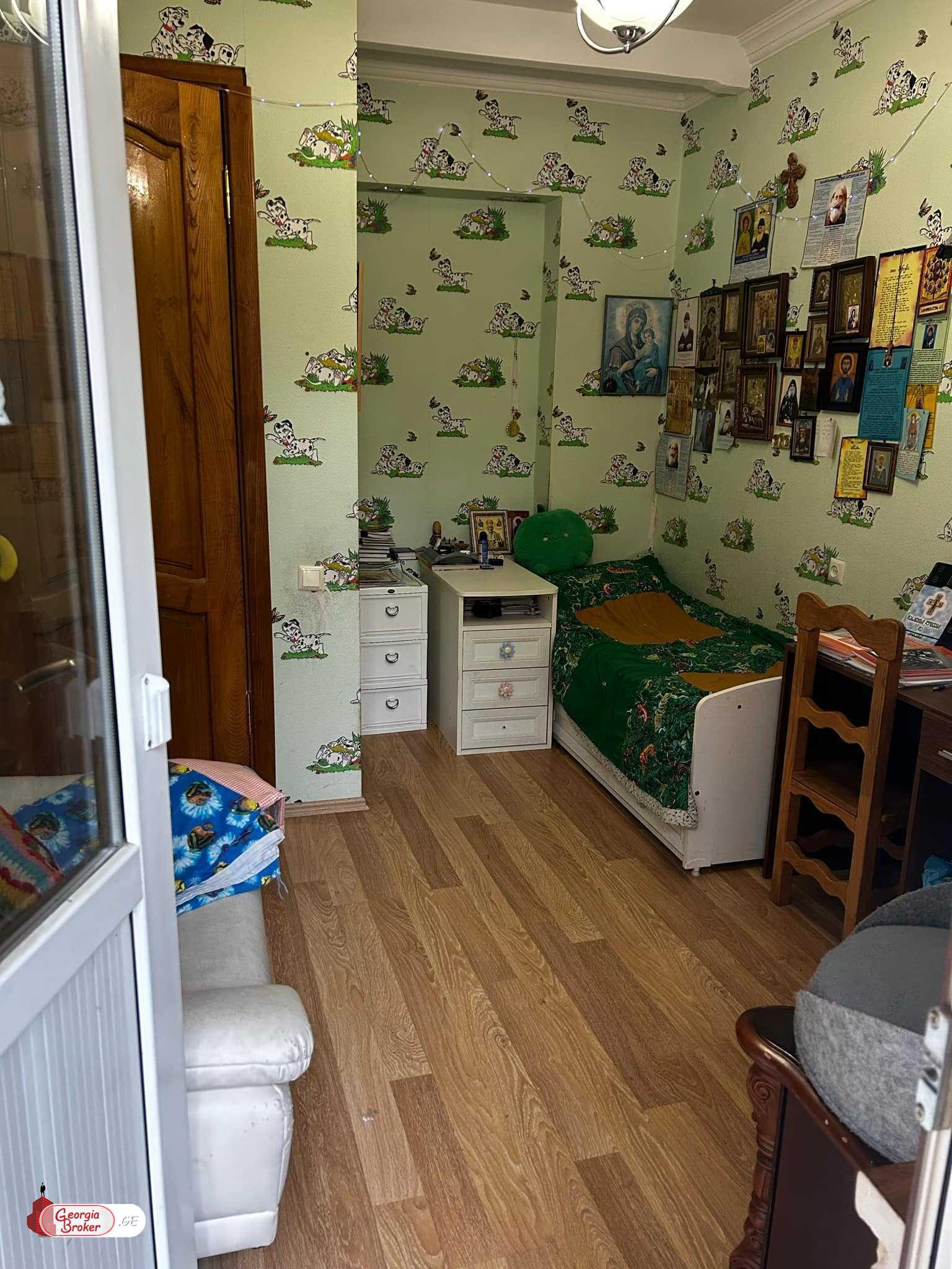 old repaired 4-room apartment for sale