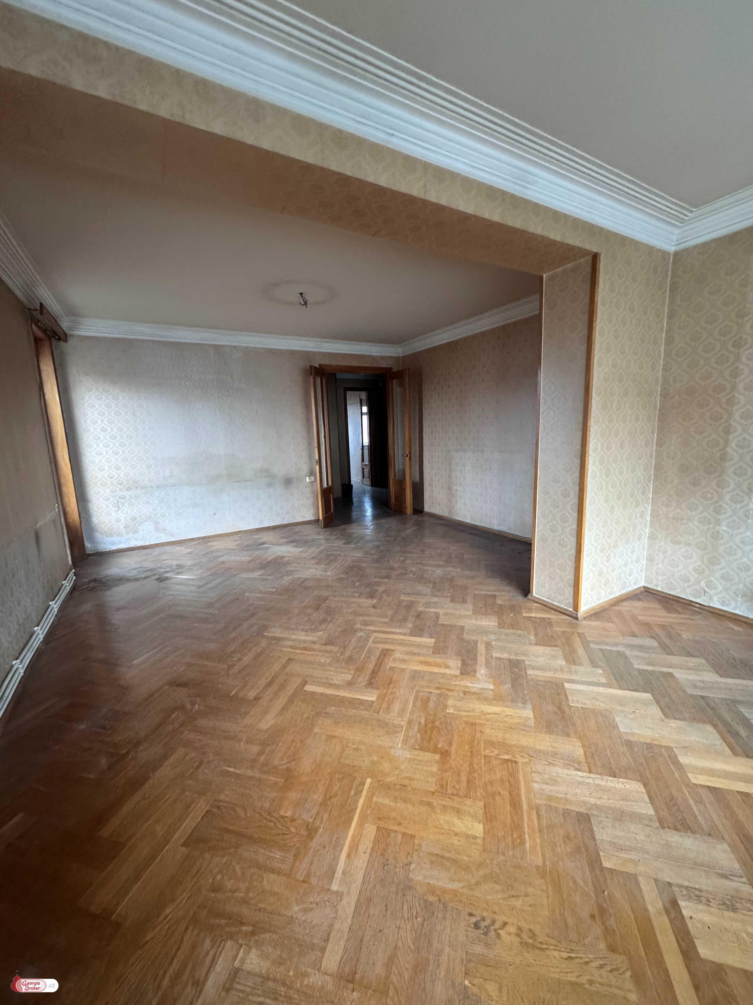 without repair 5-room apartment for sale