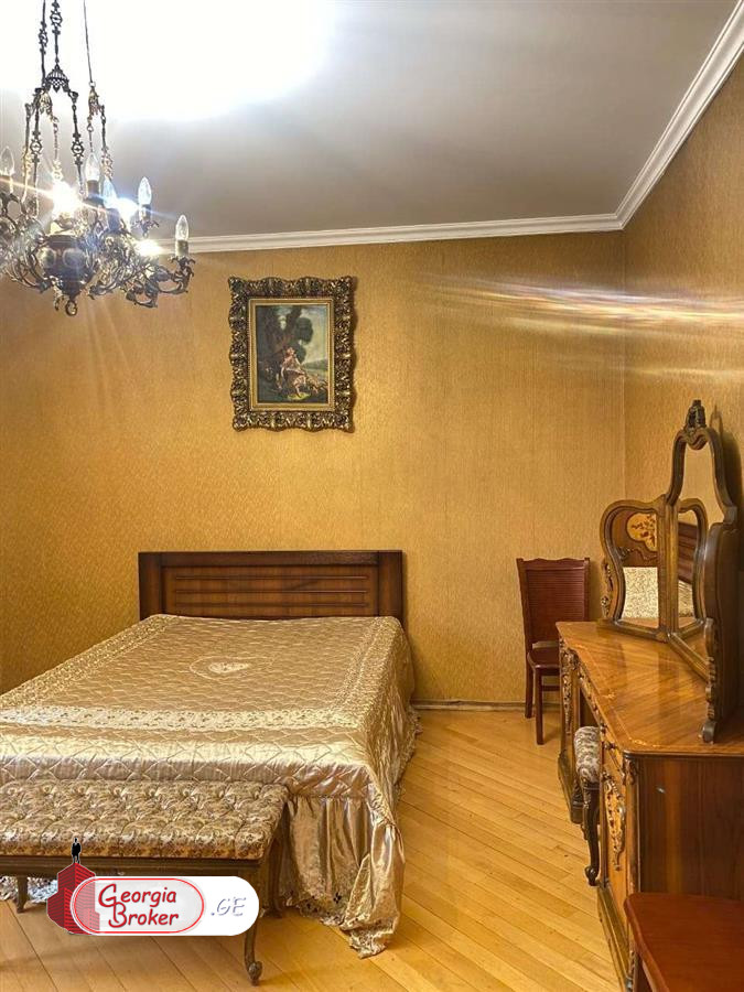 old repaired 5-room apartment for sale