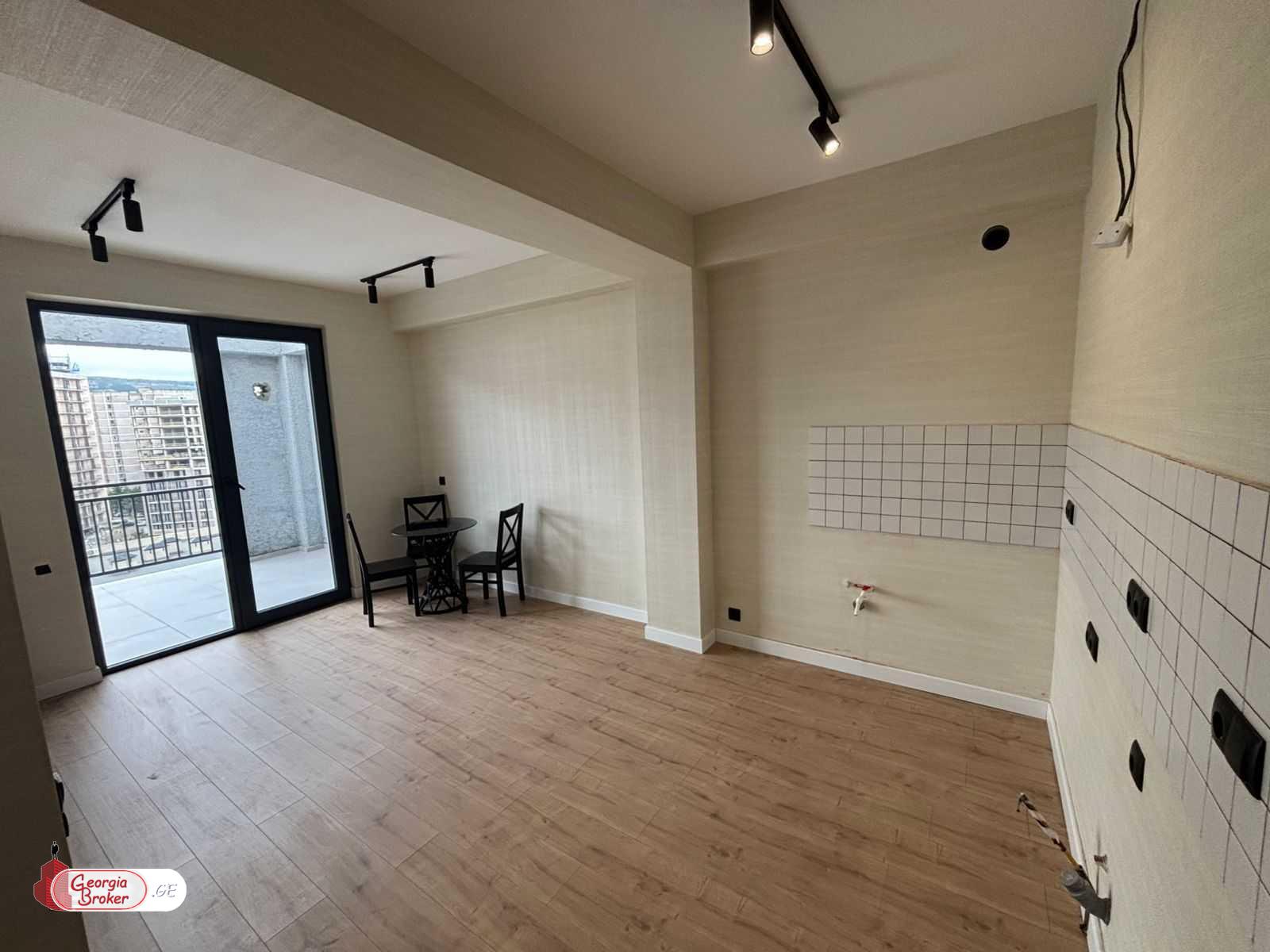 nearly repaired 2-room apartment for sale