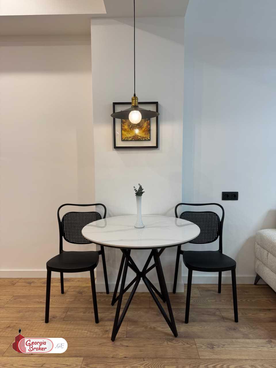 продается квартира с новым ремонтом 2-комнаты