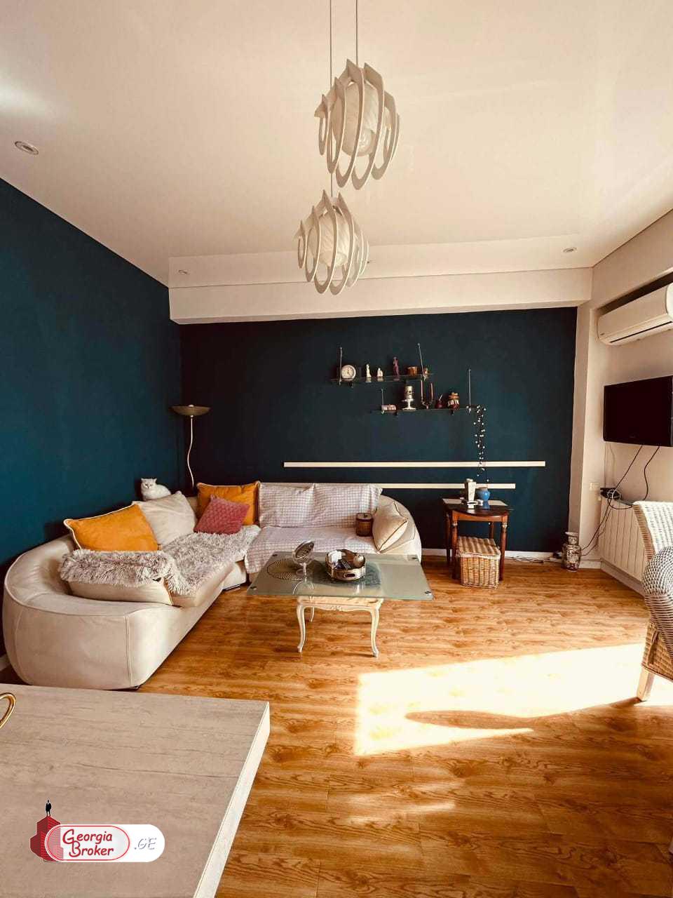 nearly repaired 2-room apartment for sale