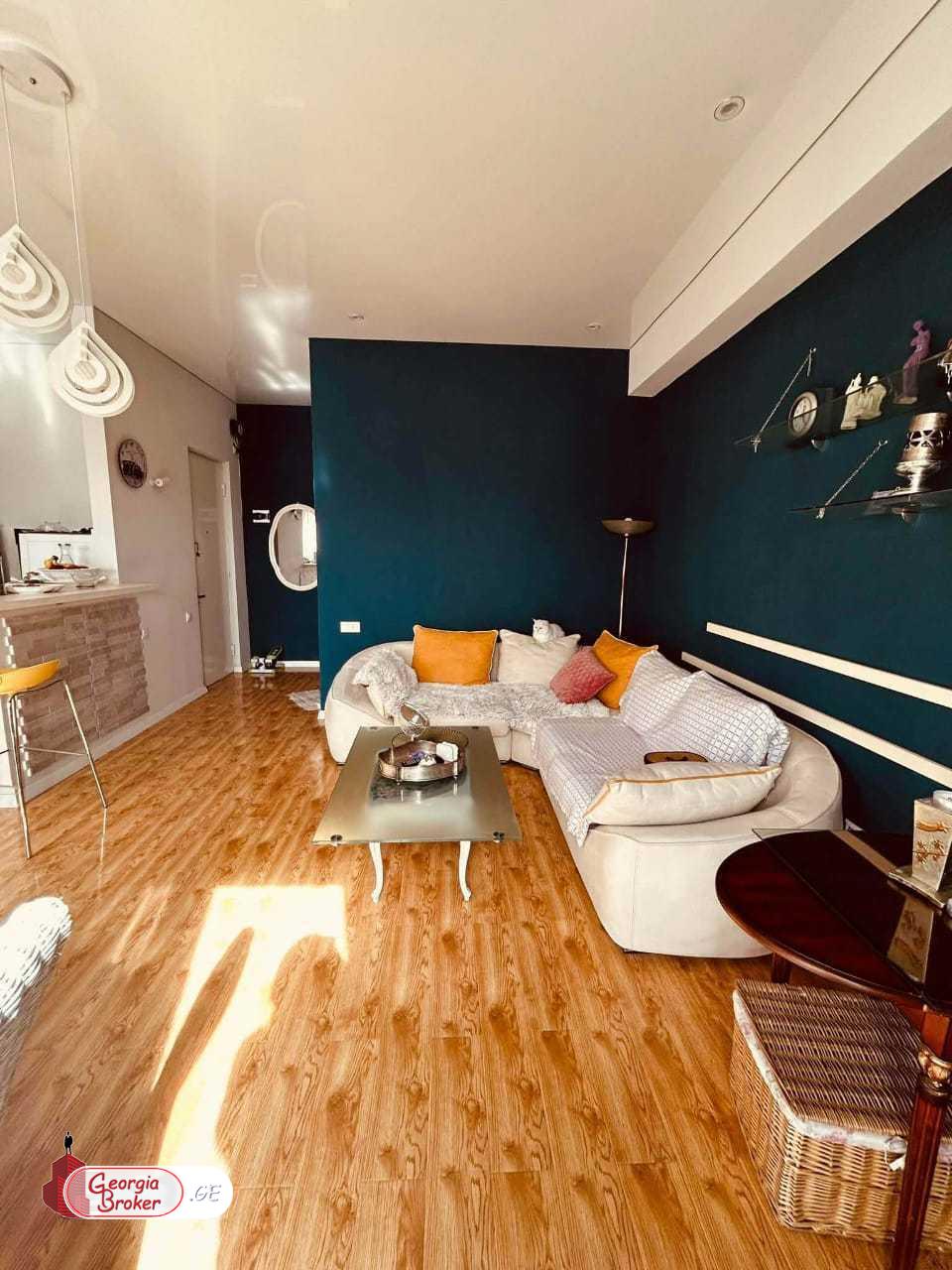 nearly repaired 2-room apartment for sale