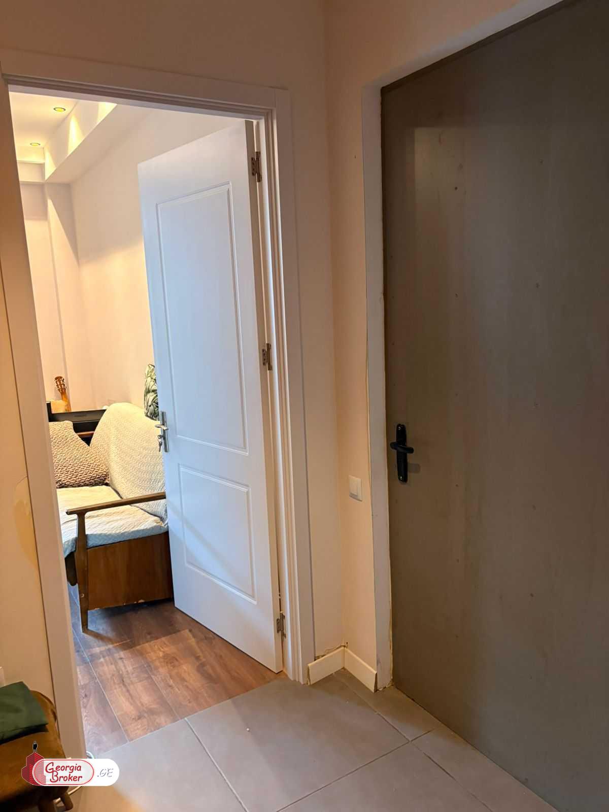 nearly repaired 2-room apartment for sale