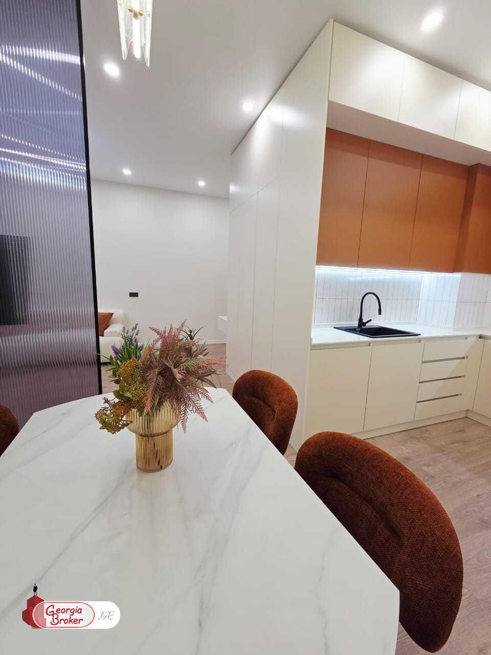 продается квартира с новым ремонтом 2-комнаты