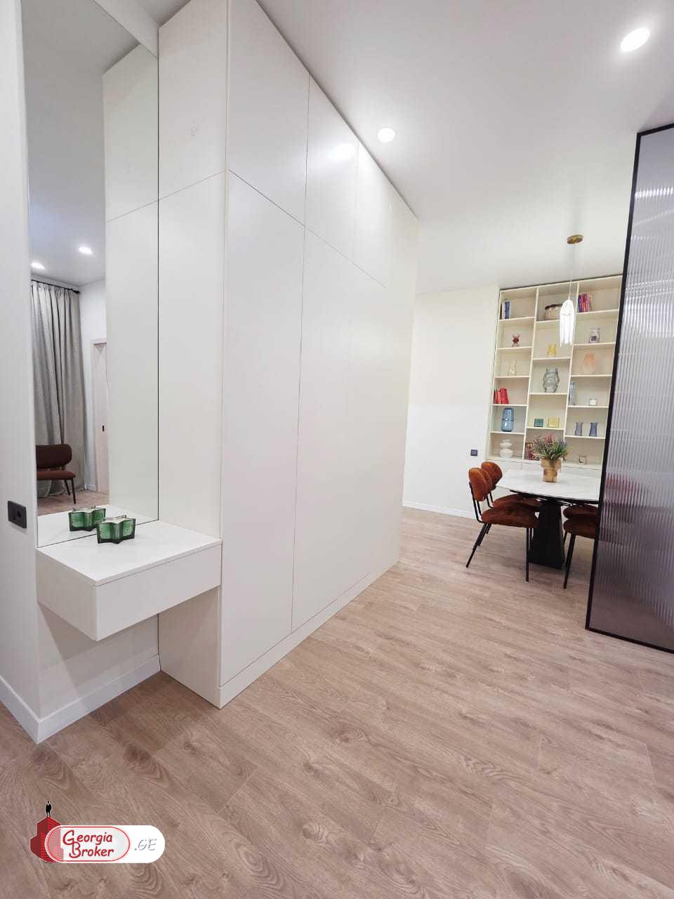 продается квартира с новым ремонтом 2-комнаты