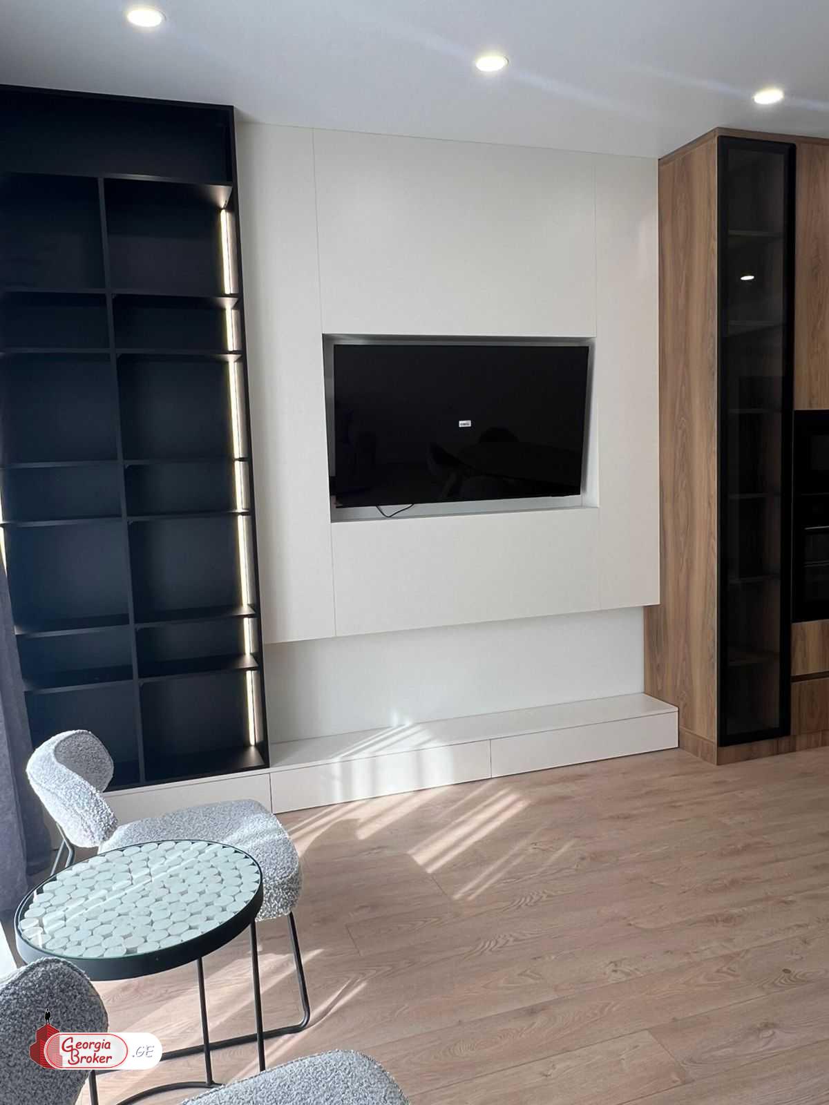 продается квартира с новым ремонтом 3-комнаты