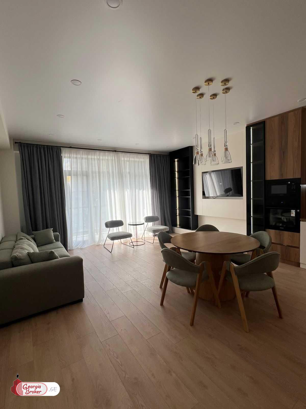 продается квартира с новым ремонтом 3-комнаты