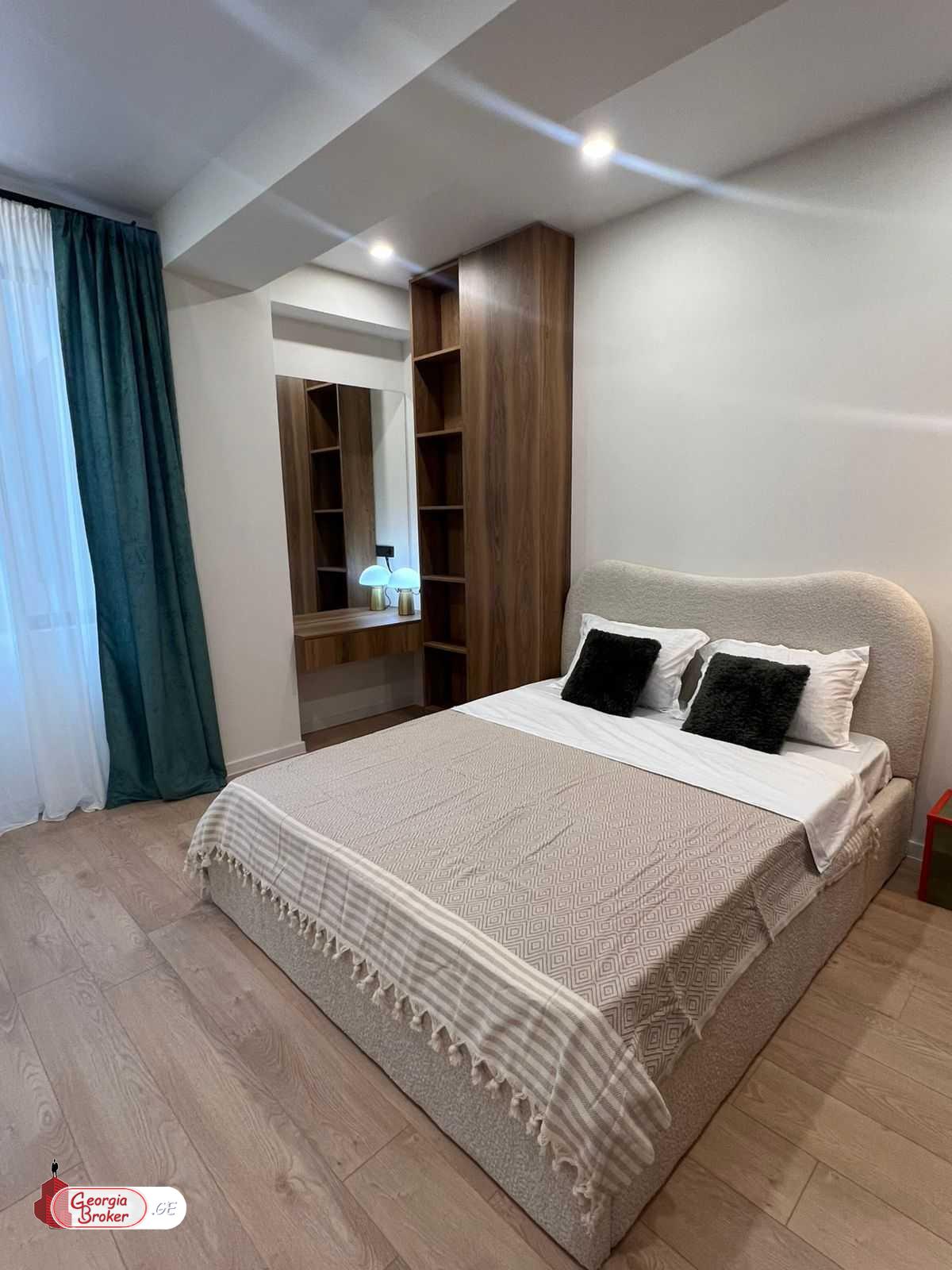 продается квартира с новым ремонтом 3-комнаты