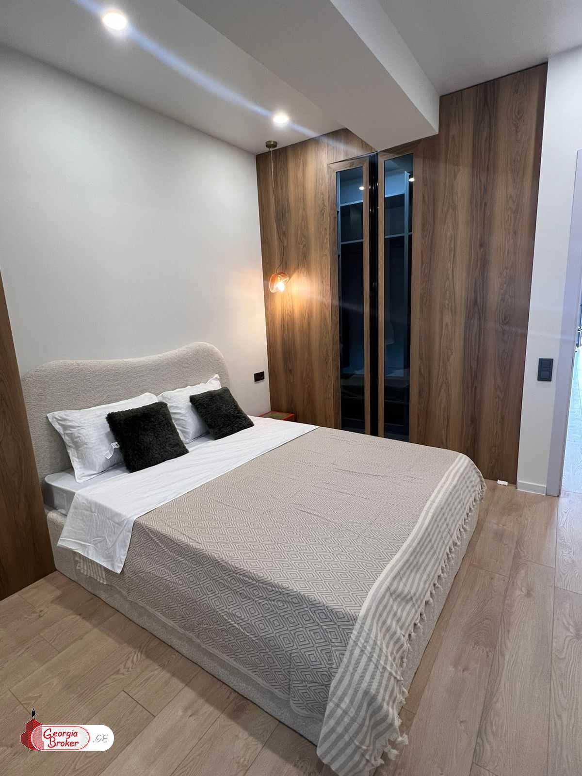 продается квартира с новым ремонтом 3-комнаты