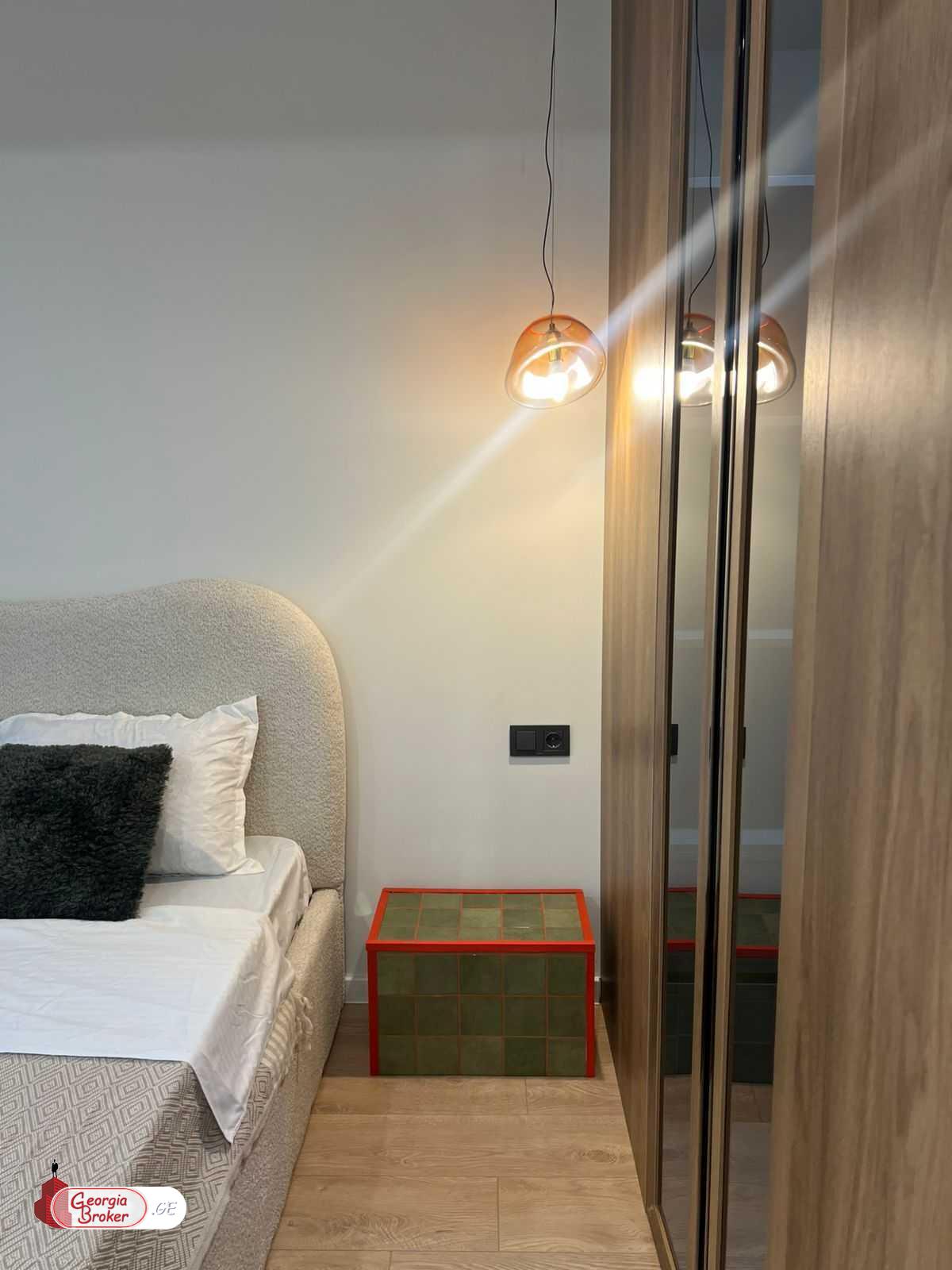 продается квартира с новым ремонтом 3-комнаты