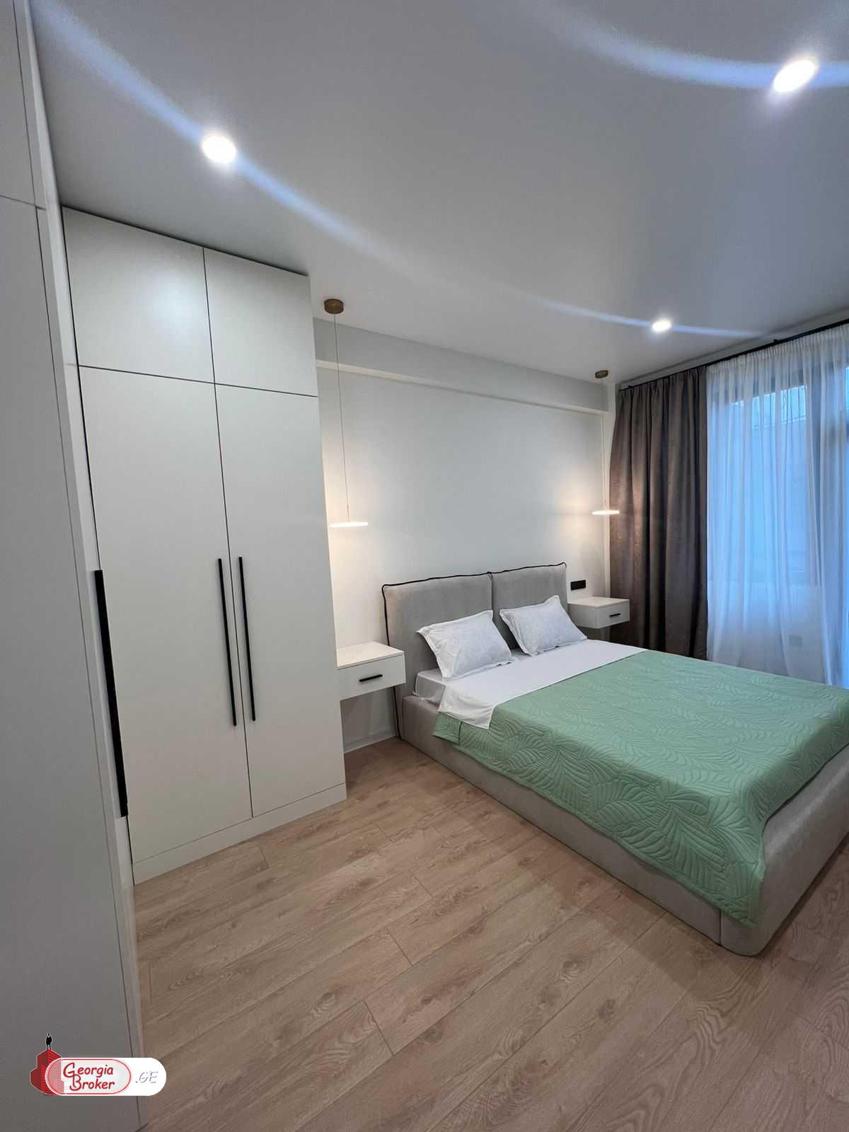 продается квартира с новым ремонтом 3-комнаты