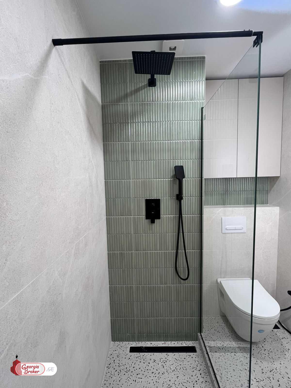 продается квартира с новым ремонтом 3-комнаты