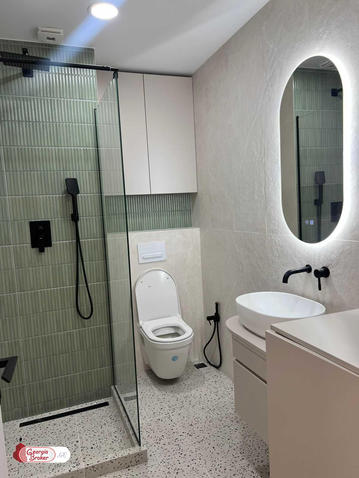 продается квартира с новым ремонтом 3-комнаты