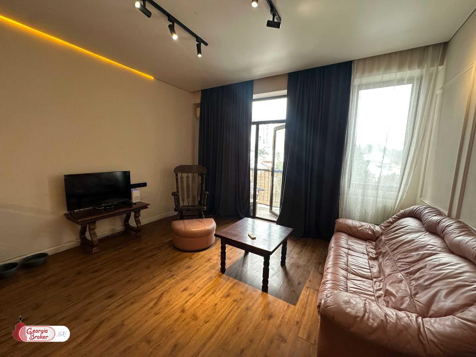 продается квартира с новым ремонтом 4-комнаты