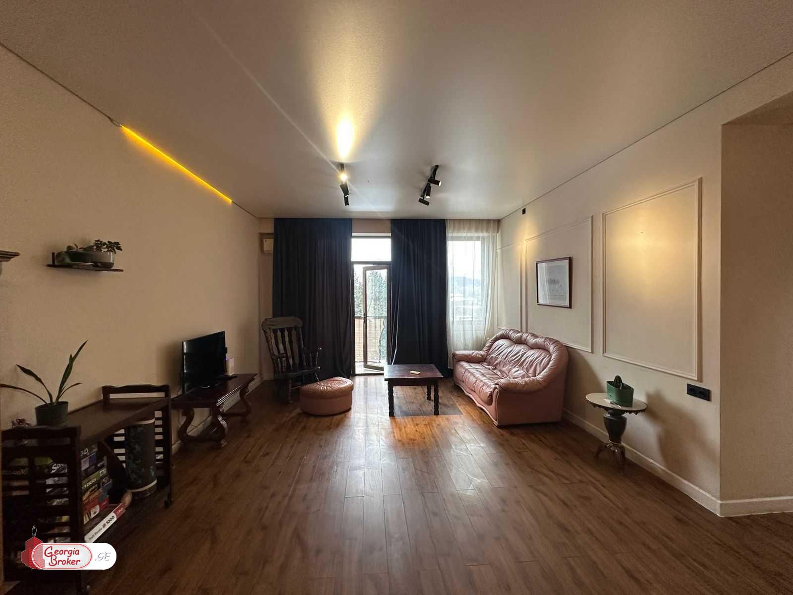 продается квартира с новым ремонтом 4-комнаты