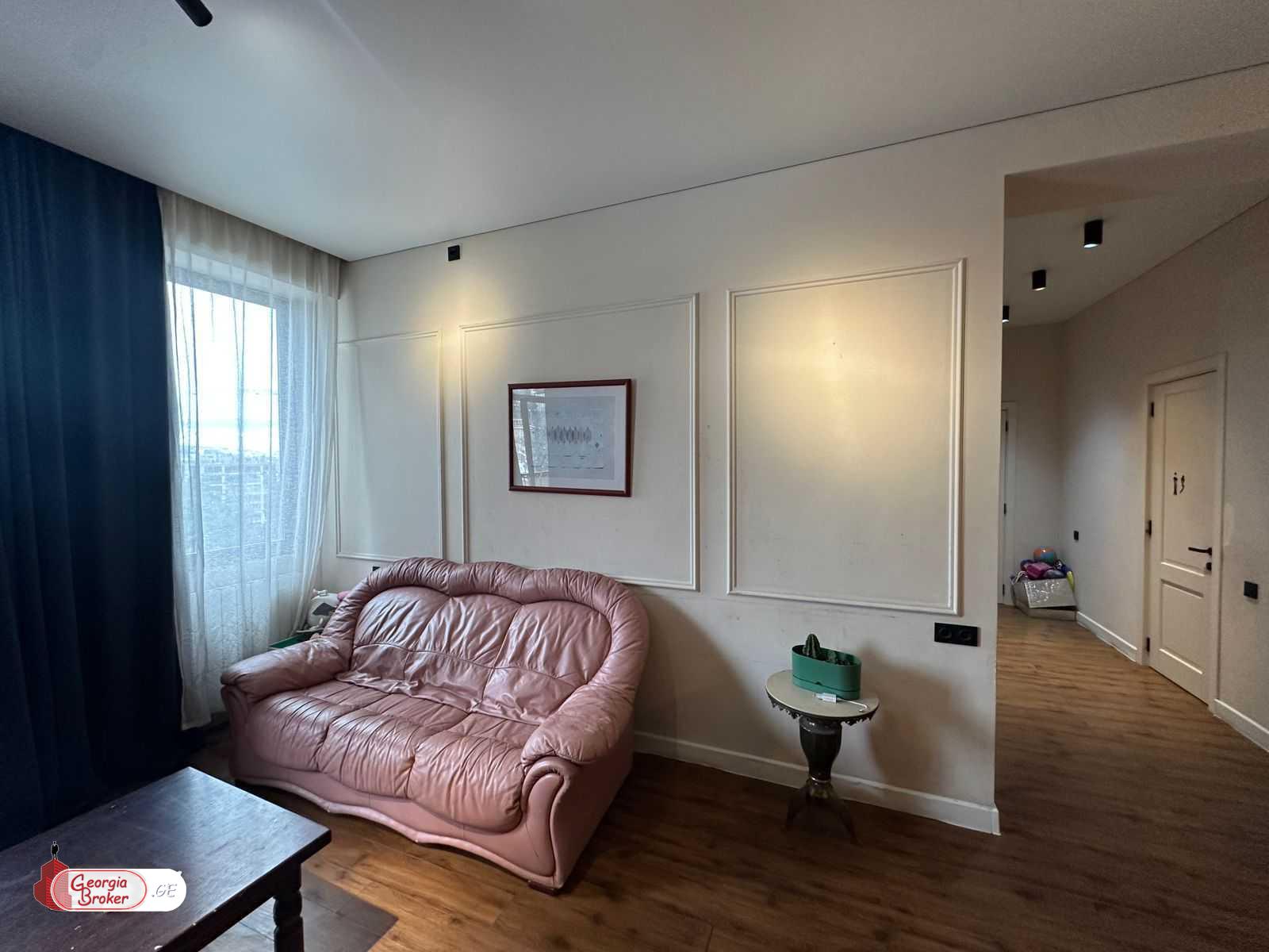 продается квартира с новым ремонтом 4-комнаты