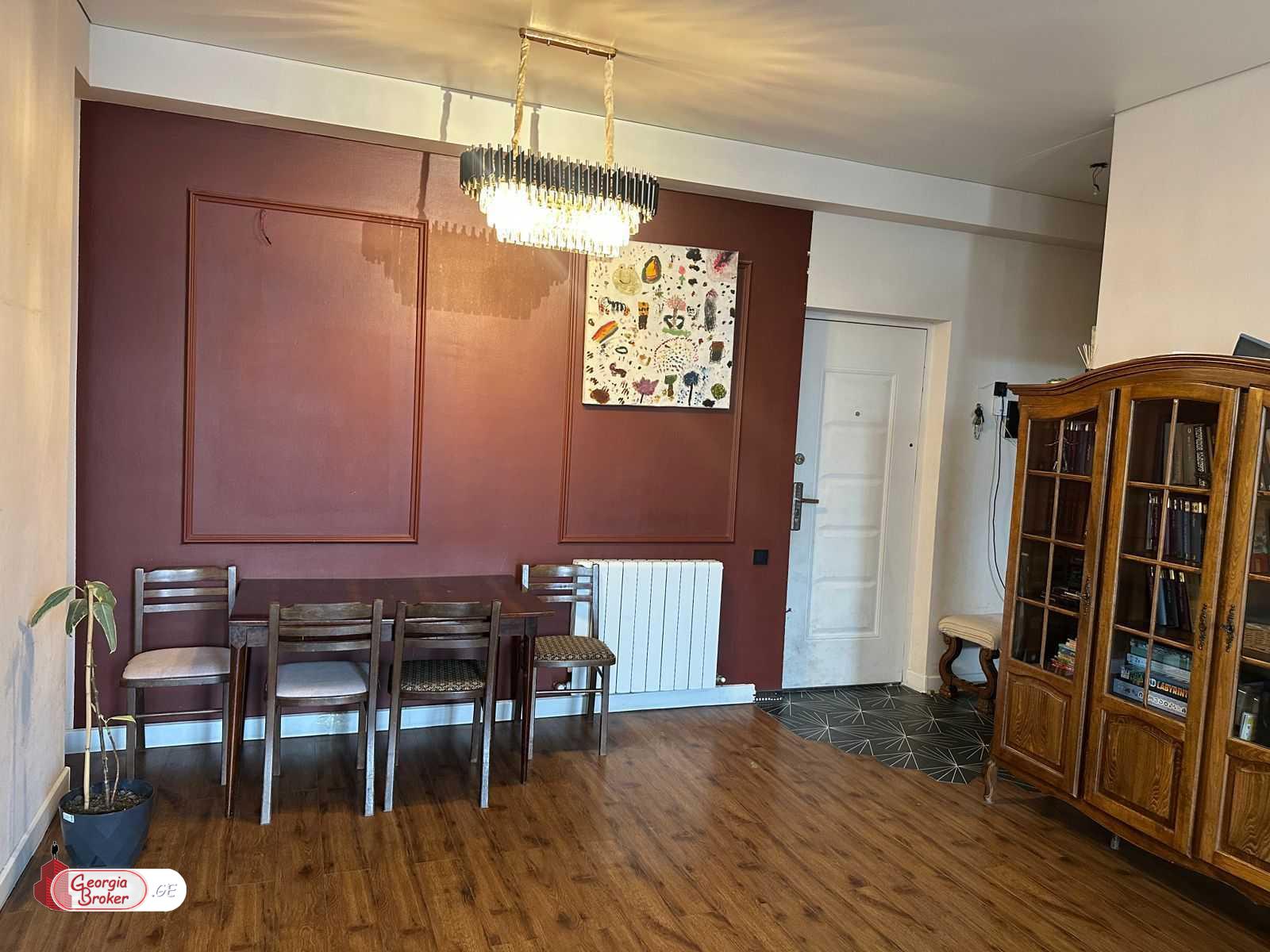 продается квартира с новым ремонтом 4-комнаты