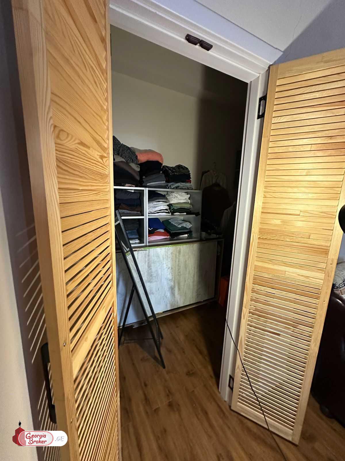 продается квартира с новым ремонтом 4-комнаты