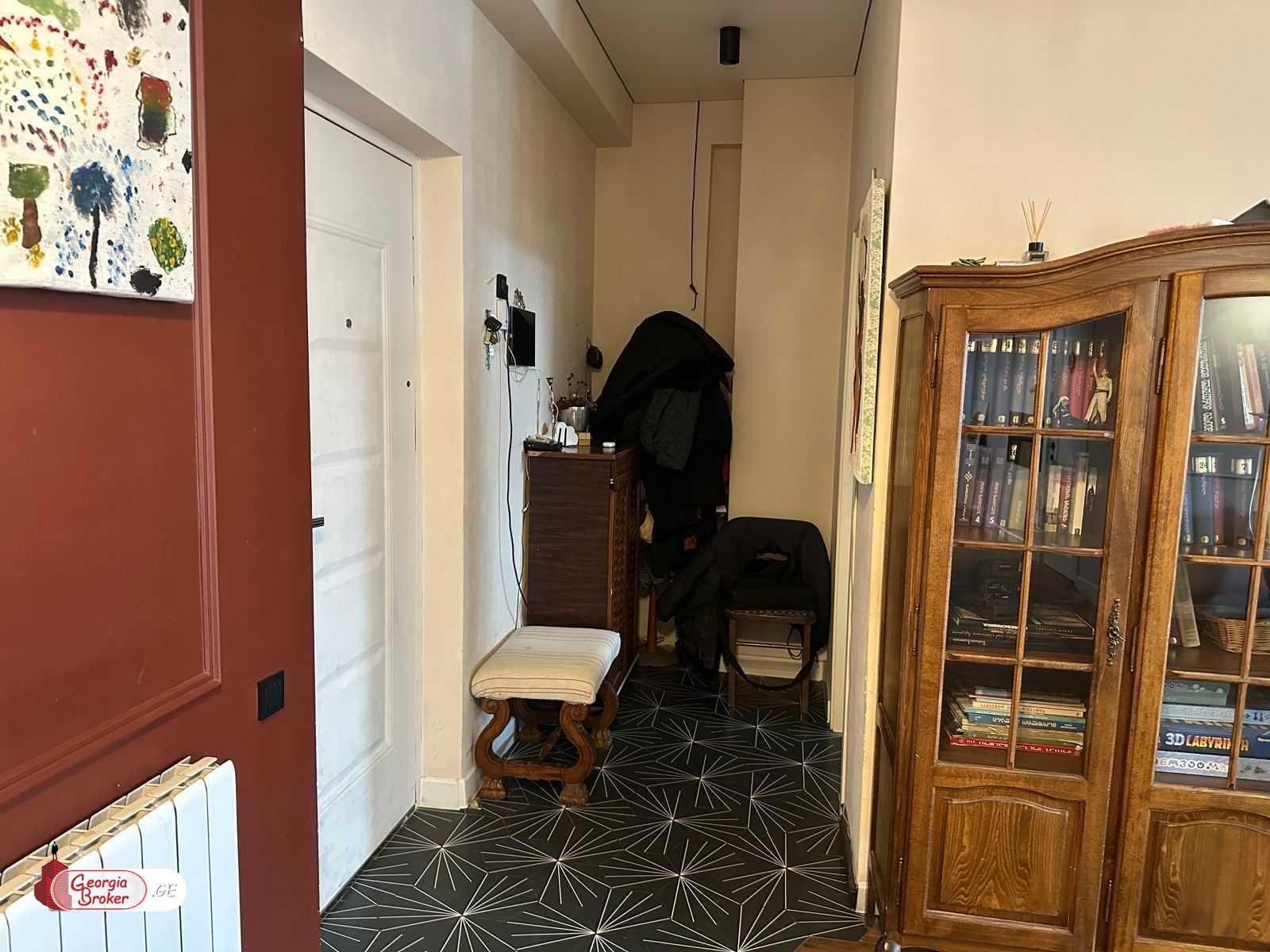 продается квартира с новым ремонтом 4-комнаты