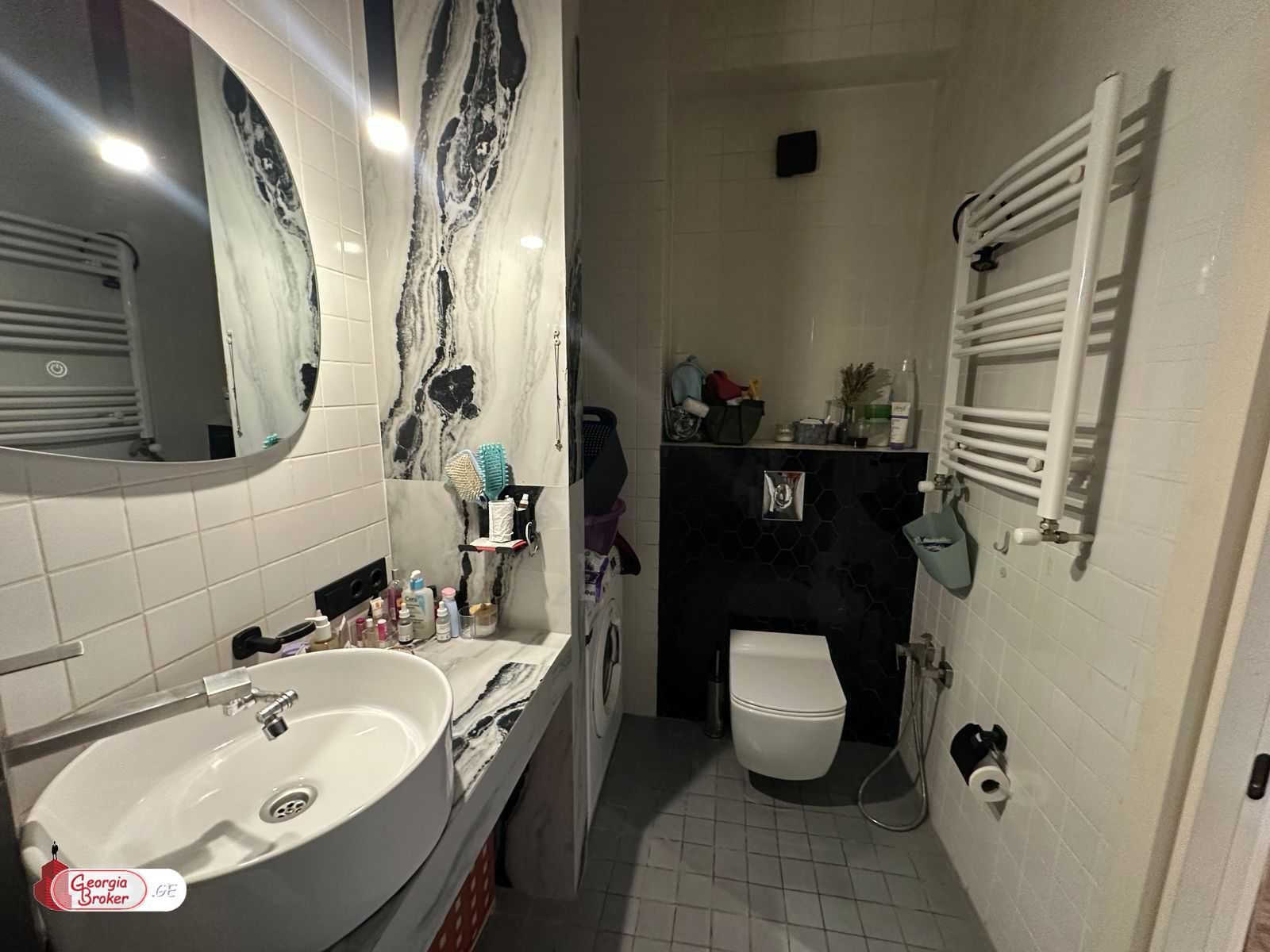 продается квартира с новым ремонтом 4-комнаты