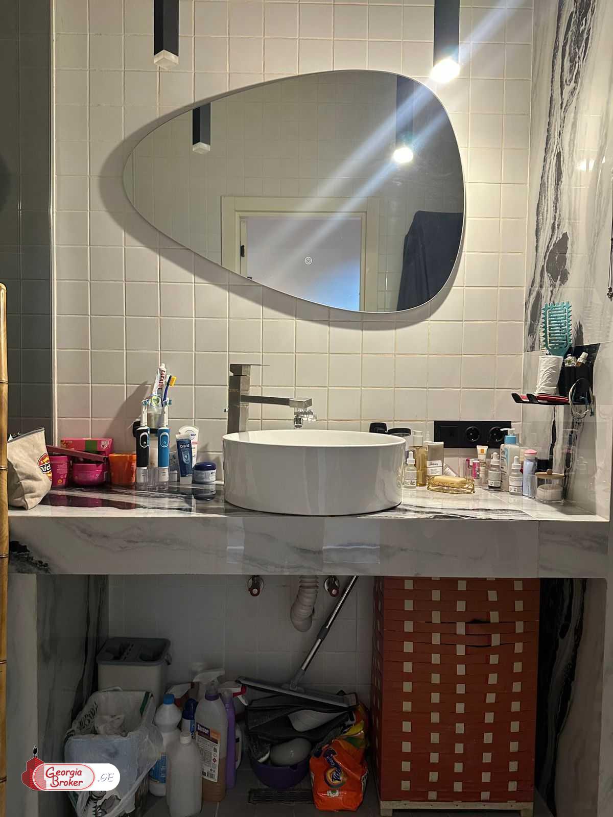 продается квартира с новым ремонтом 4-комнаты