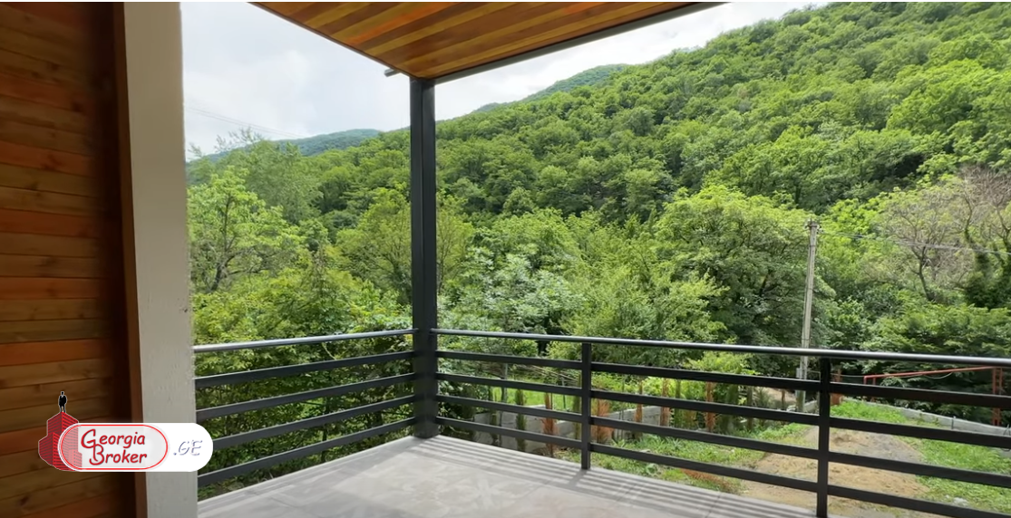 იყიდება ახალი აშენებული 8 ოთახიანი აგარაკი არმაზის ხეობაში