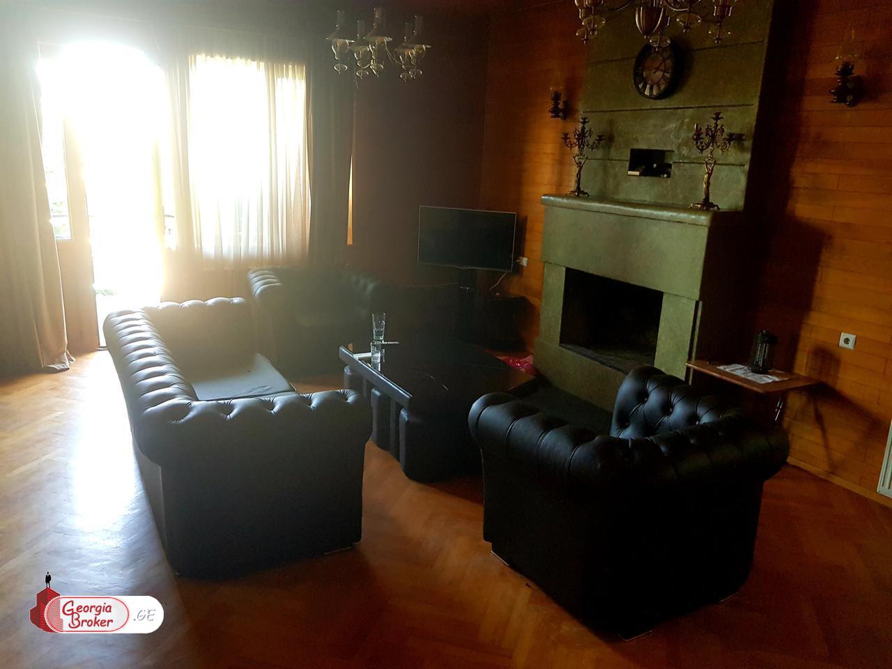 ქირავდება ახალი გარემონტებული 10 ოთახიანი  აგარაკი საგურამოში