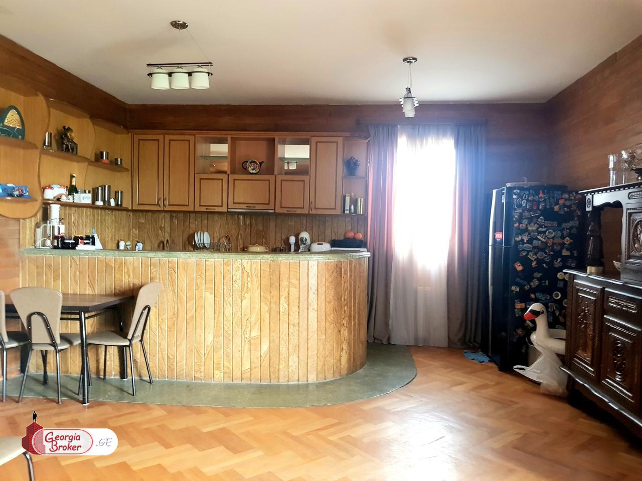 ქირავდება ახალი გარემონტებული 10 ოთახიანი  აგარაკი საგურამოში