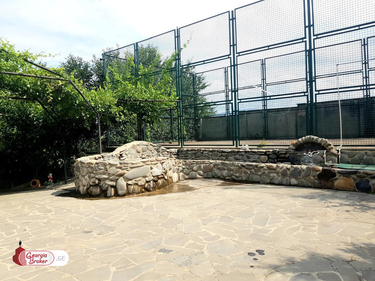 ქირავდება ახალი გარემონტებული 10 ოთახიანი  აგარაკი საგურამოში