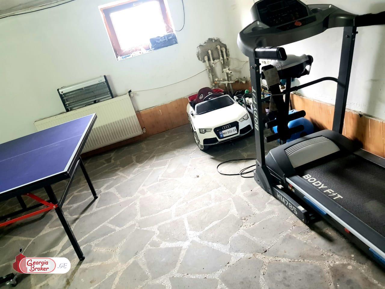 ქირავდება ახალი გარემონტებული 10 ოთახიანი  აგარაკი საგურამოში