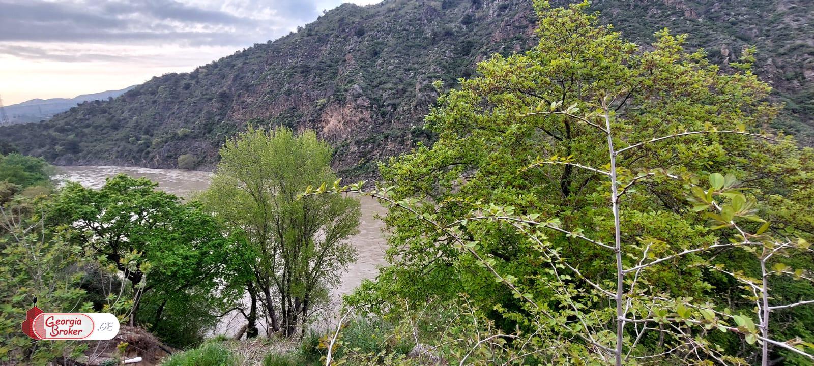 იყიდება ახალი აშენებული 5 ოთახიანი აგარაკი არმაზში