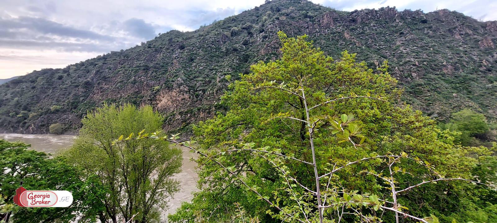 იყიდება ახალი აშენებული 5 ოთახიანი აგარაკი არმაზში