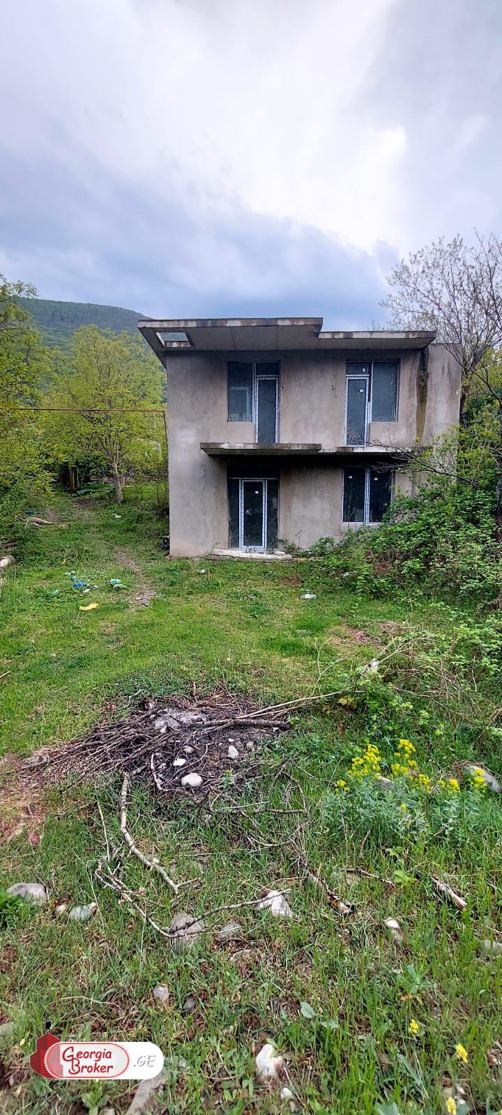 იყიდება ახალი აშენებული 5 ოთახიანი აგარაკი არმაზში