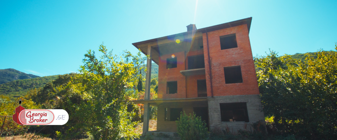 იყიდება ახალი აშენებული 9 ოთახიანი სახლი არმაზში