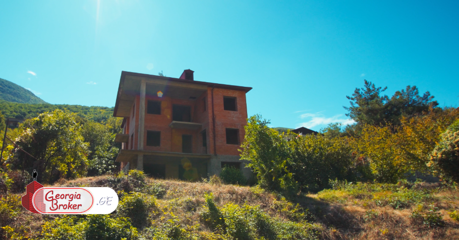 იყიდება ახალი აშენებული 9 ოთახიანი სახლი მცხეთაში